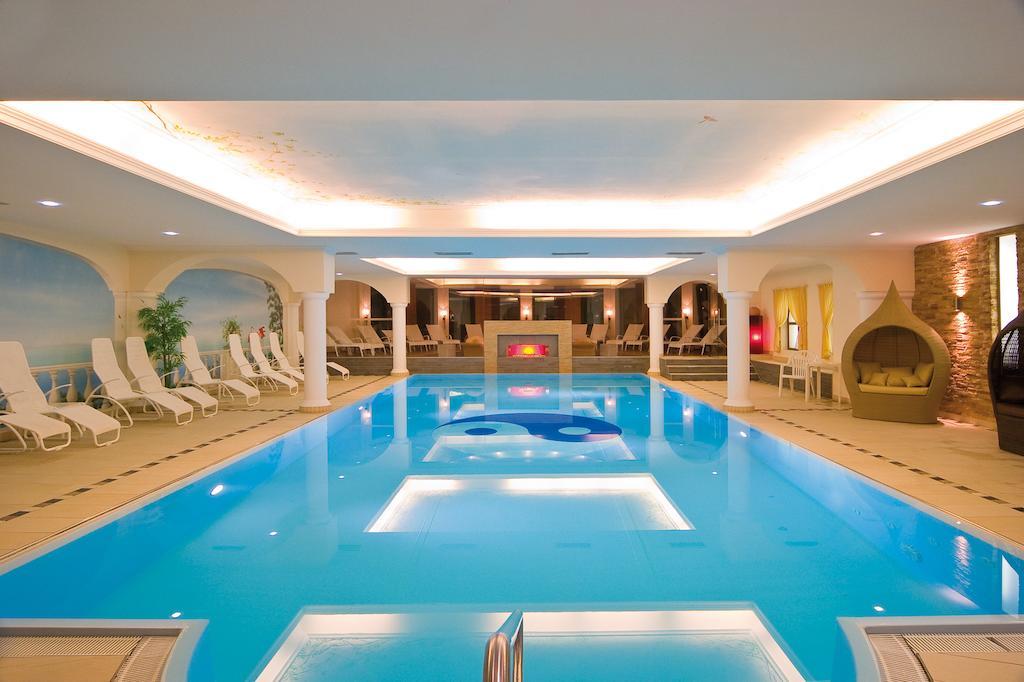 Familien Hotel Mozart Ried im Oberinntal Ngoại thất bức ảnh