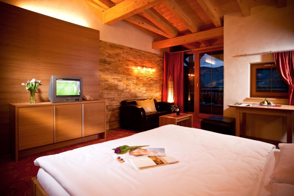 Familien Hotel Mozart Ried im Oberinntal Ngoại thất bức ảnh